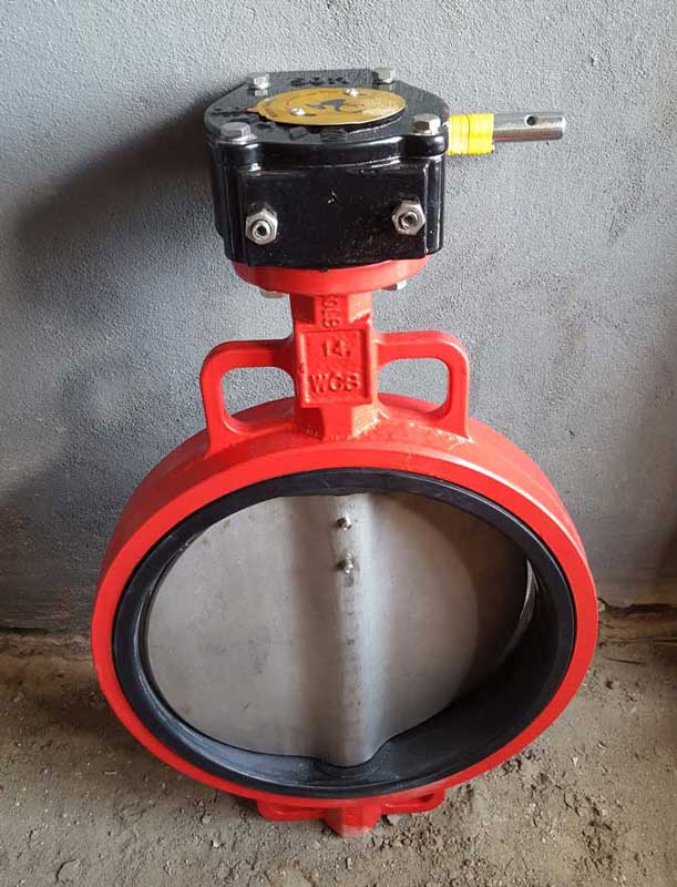 Поворотные затворы с редуктором 